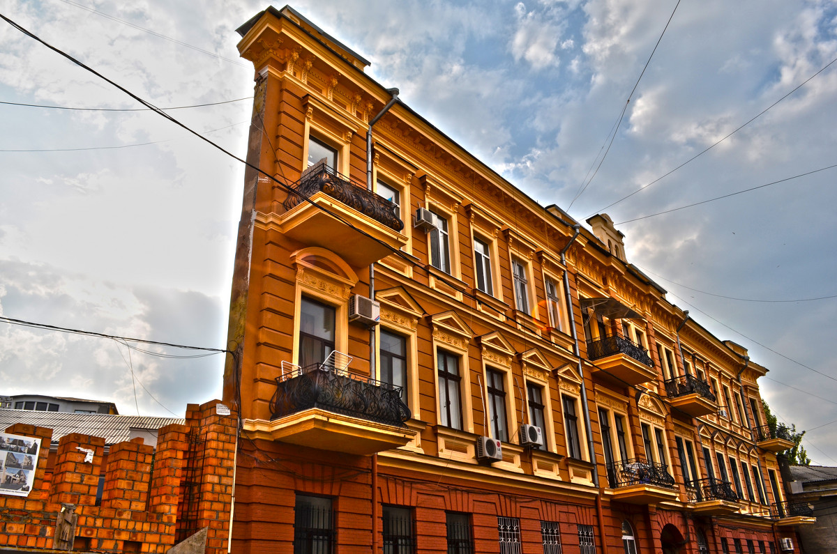 В центре Одессы обвалился подъезд дома, который имеет статус памятника архитектуры